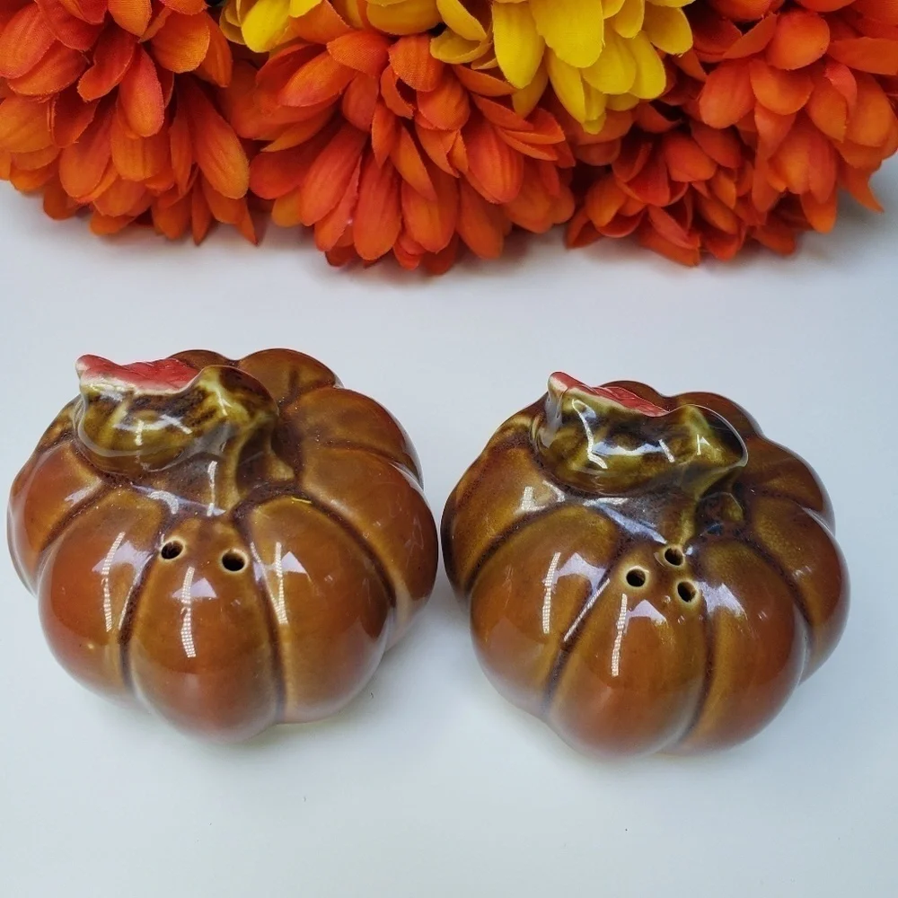 Pumpkin salt & pepper shakers
